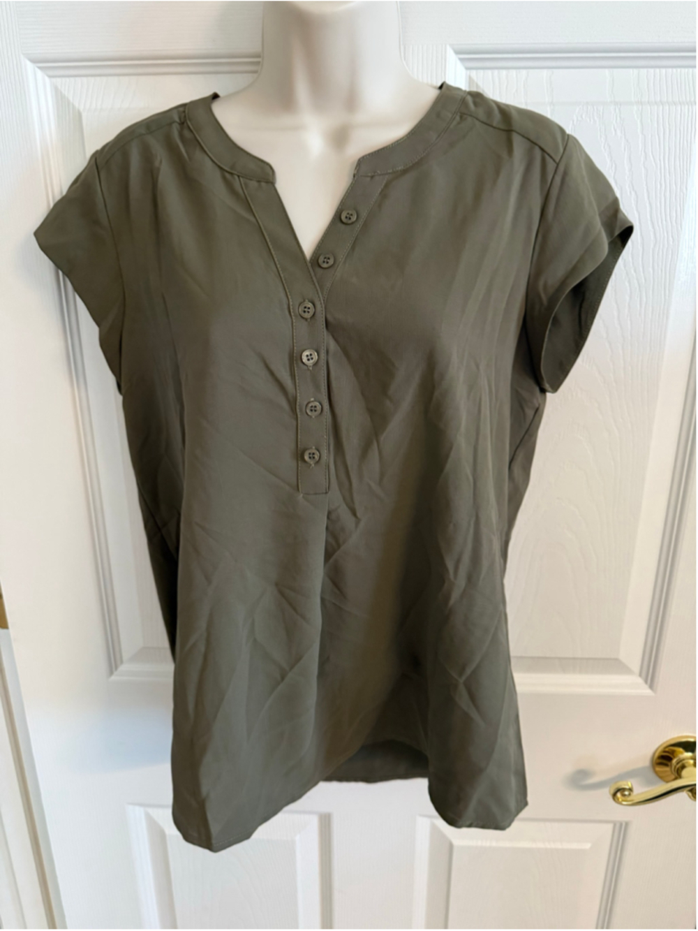 NWT Monday Fun Olive Green Henley V-Neck Tunic Blouse Small Stitch Fix